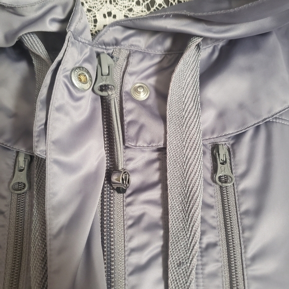 Lululemon wanderful Capelet - Picture 7 of 13